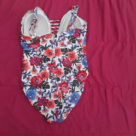 Clothing - Picture 2 of 12